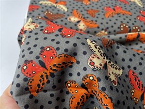 Patchwork stof - fine sommerfugle på rustik bund